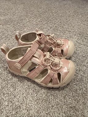 Keen Pink Seacamp II CNX Rose Gold Closed-Toe Sandals 9 Toddler Girl Shoes